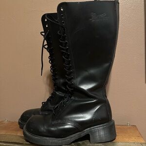 Vintage 90’s Y2K Made in England Dr. Martens 1420 Boots